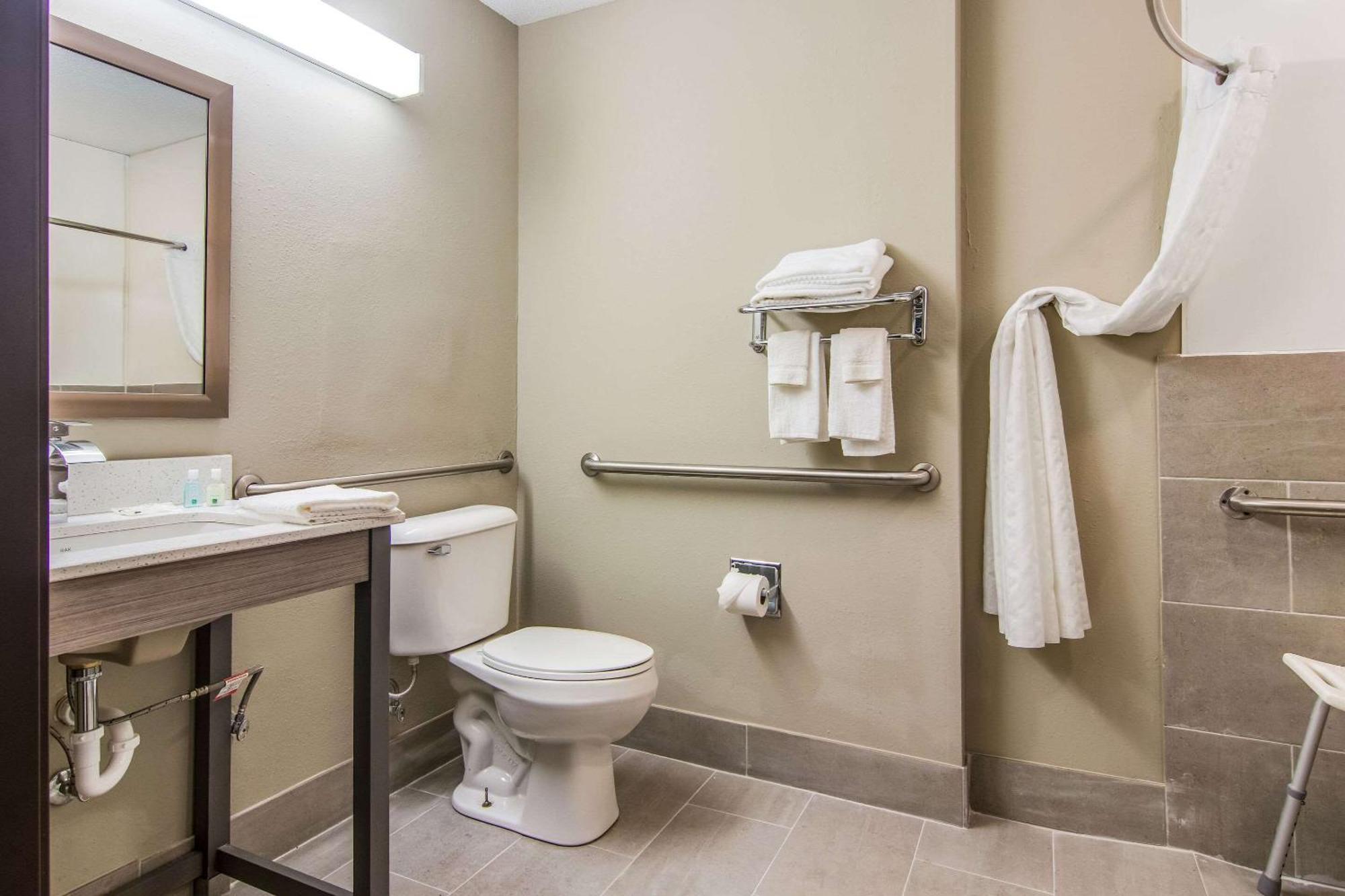 Quality Inn & Suites Grove City-Outlet Mall Екстер'єр фото