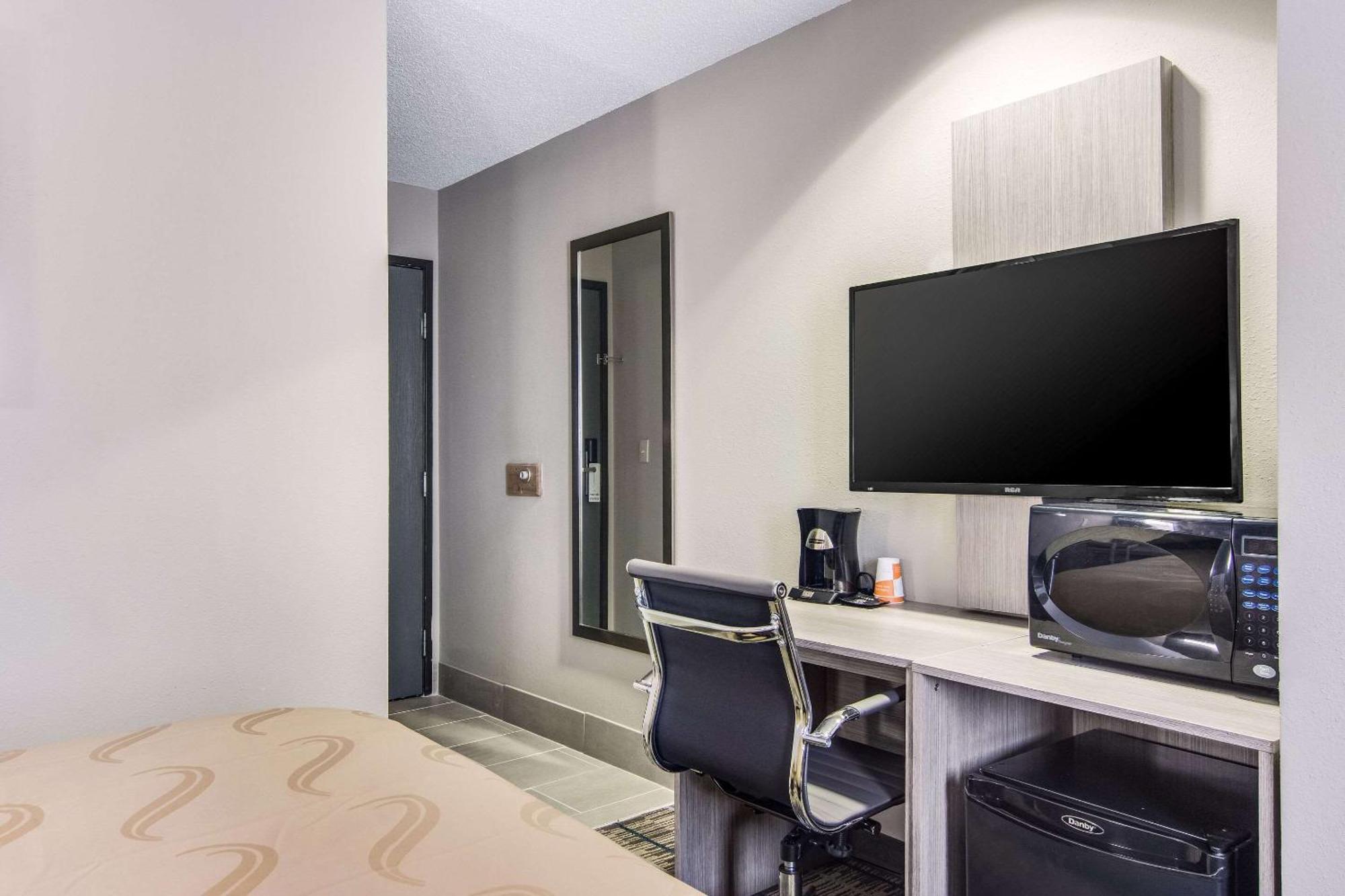 Quality Inn & Suites Grove City-Outlet Mall Екстер'єр фото