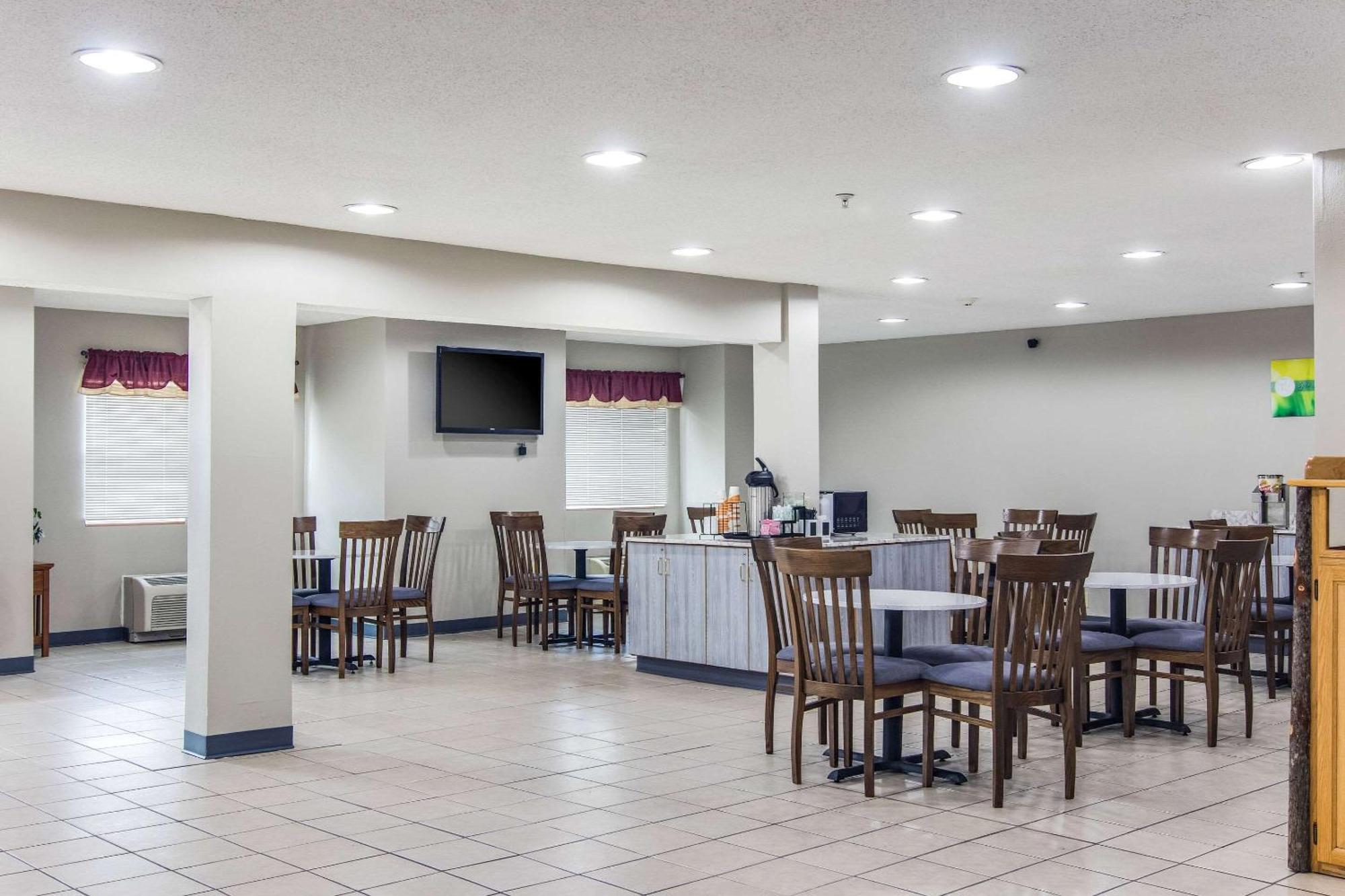 Quality Inn & Suites Grove City-Outlet Mall Екстер'єр фото