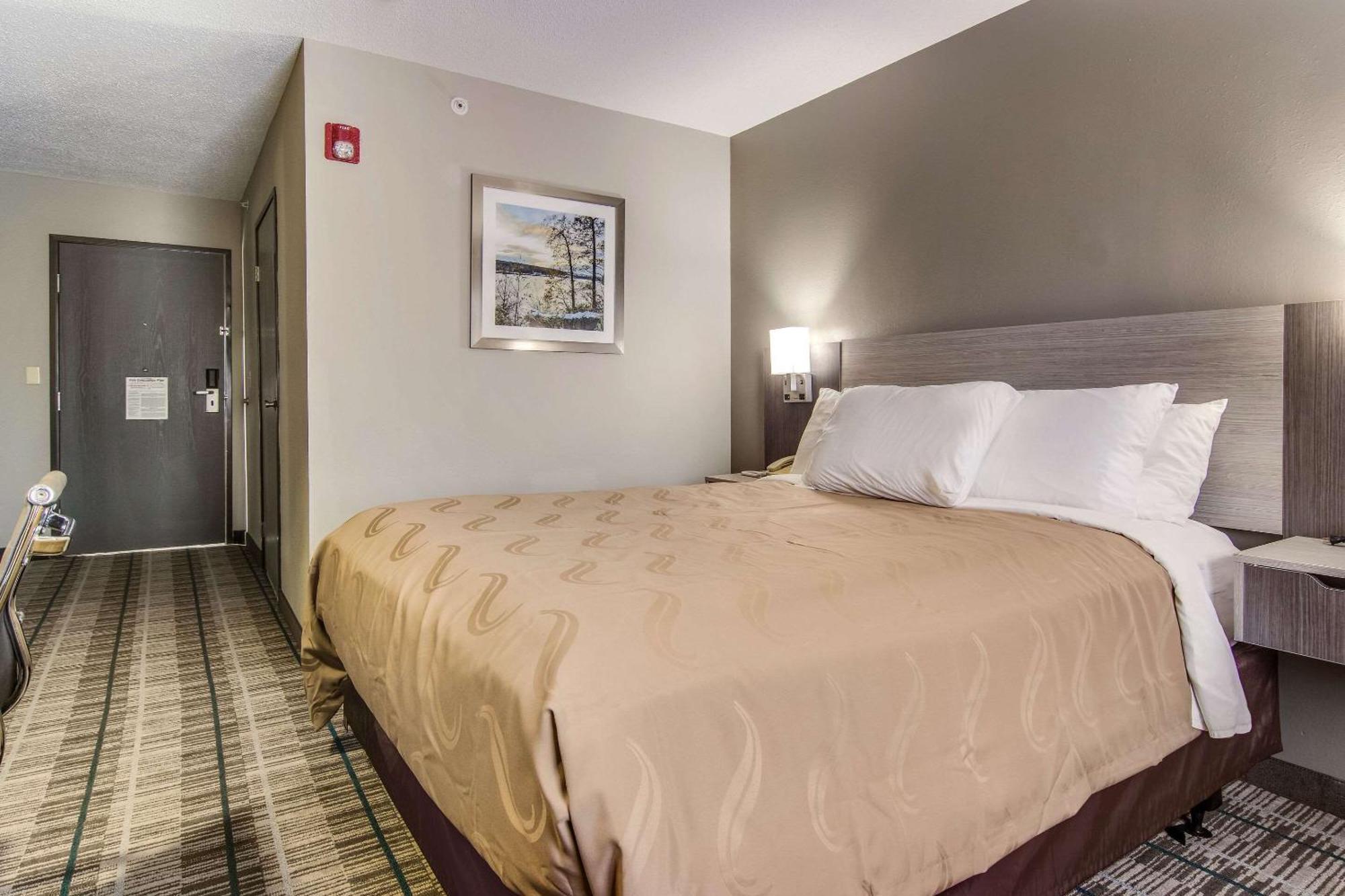 Quality Inn & Suites Grove City-Outlet Mall Екстер'єр фото